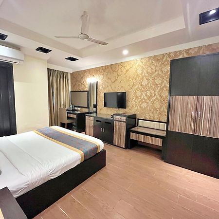 The Oakland Plaza By Orion Hotels Nuova Delhi Esterno foto