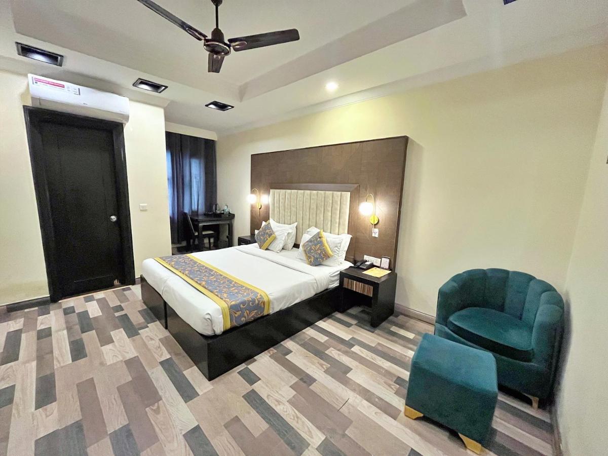 The Oakland Plaza By Orion Hotels Nuova Delhi Esterno foto