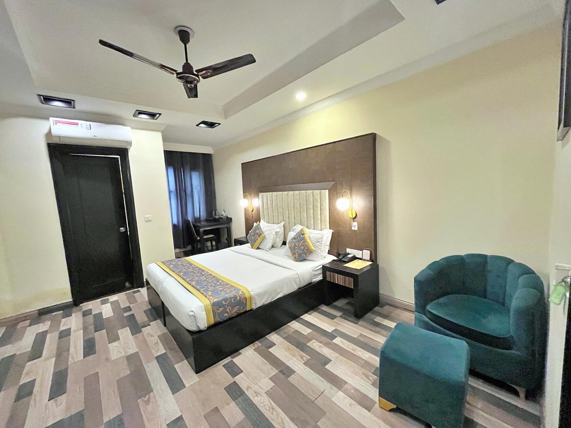 The Oakland Plaza By Orion Hotels Nuova Delhi Esterno foto