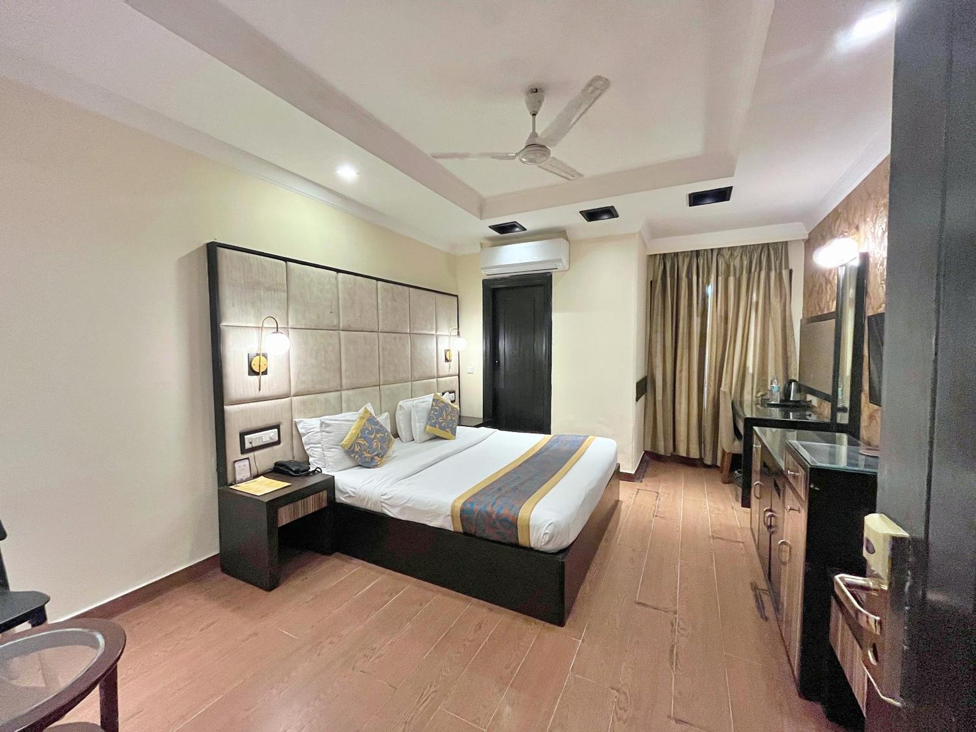 The Oakland Plaza By Orion Hotels Nuova Delhi Esterno foto