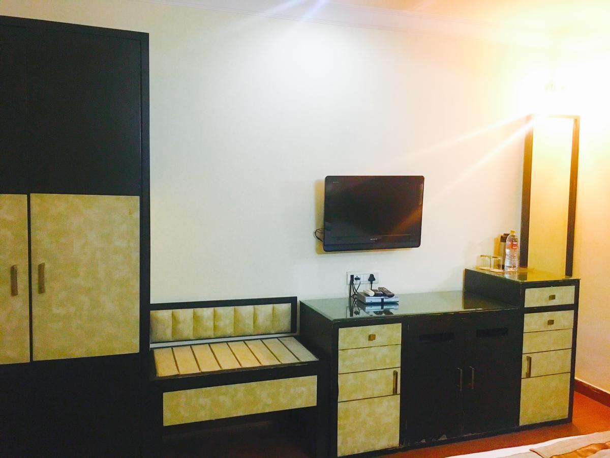 The Oakland Plaza By Orion Hotels Nuova Delhi Esterno foto