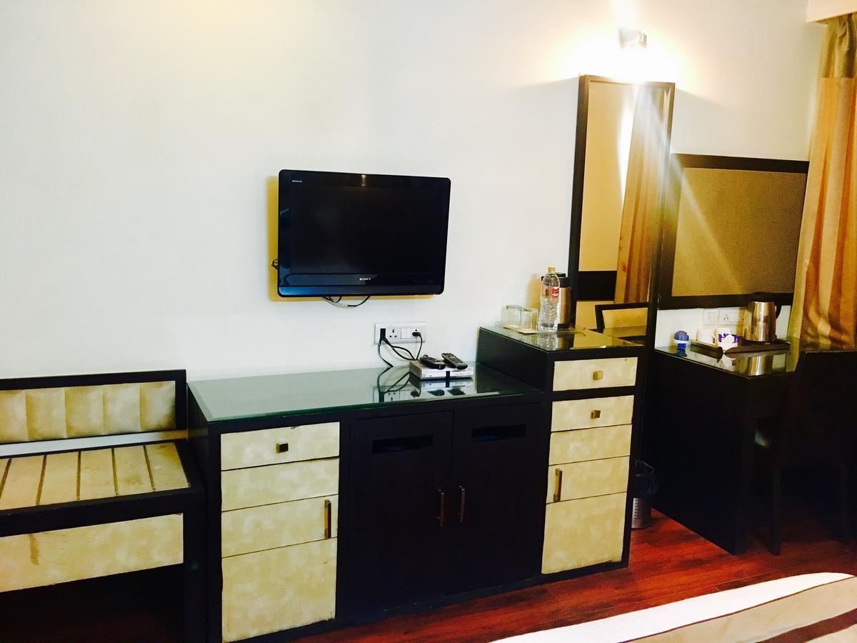The Oakland Plaza By Orion Hotels Nuova Delhi Esterno foto
