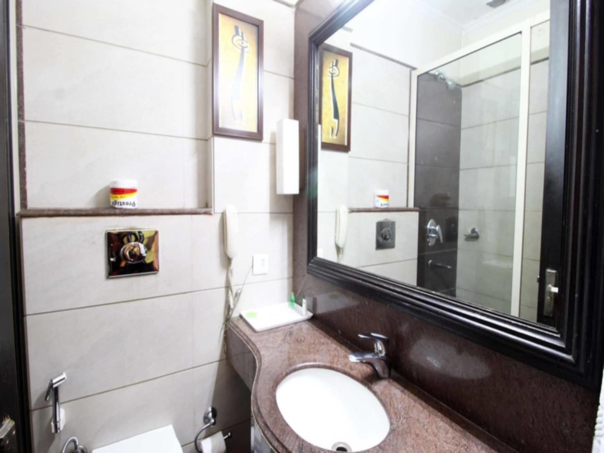 The Oakland Plaza By Orion Hotels Nuova Delhi Esterno foto