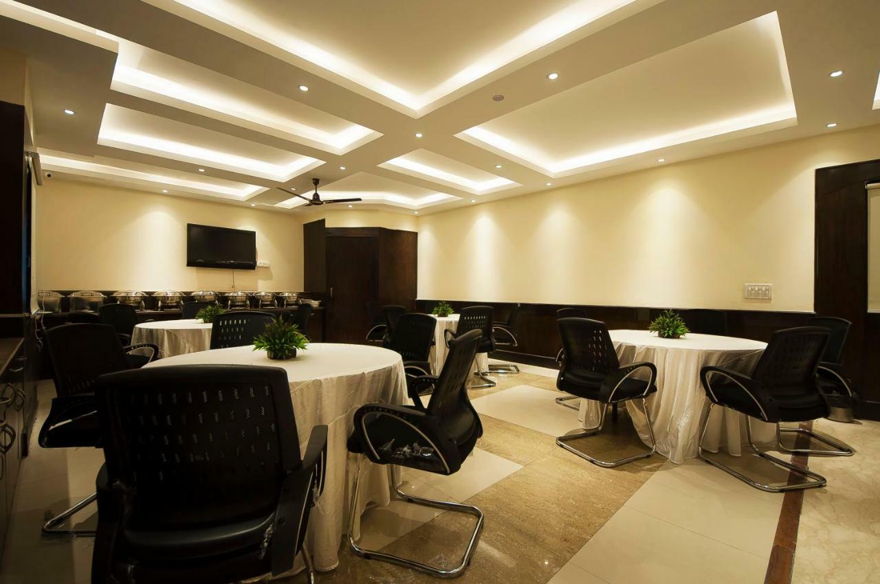 The Oakland Plaza By Orion Hotels Nuova Delhi Esterno foto