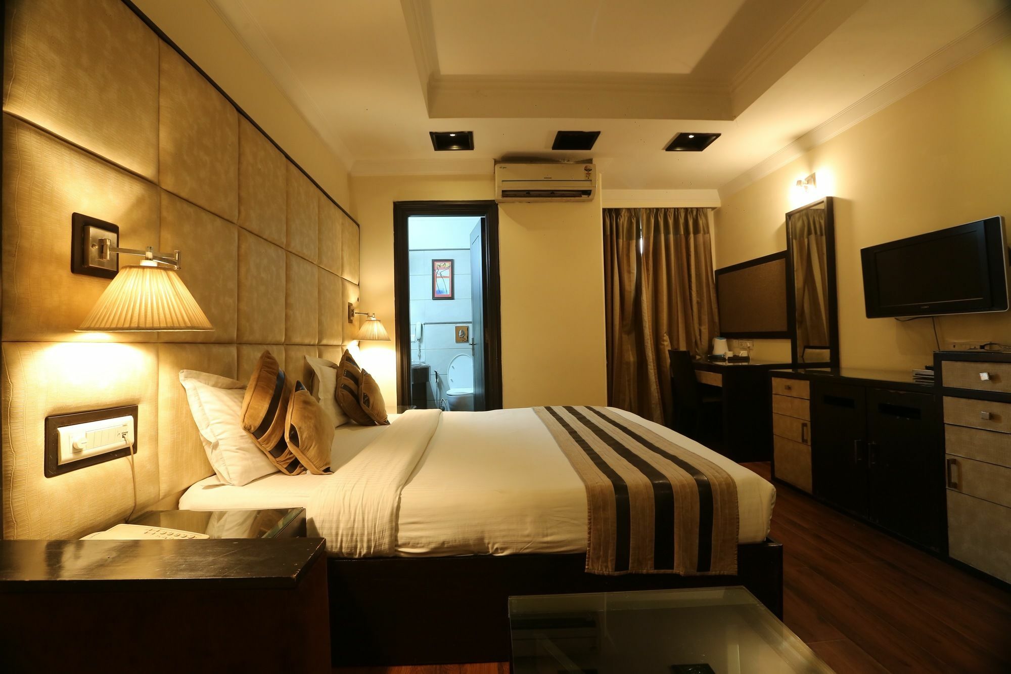 The Oakland Plaza By Orion Hotels Nuova Delhi Esterno foto